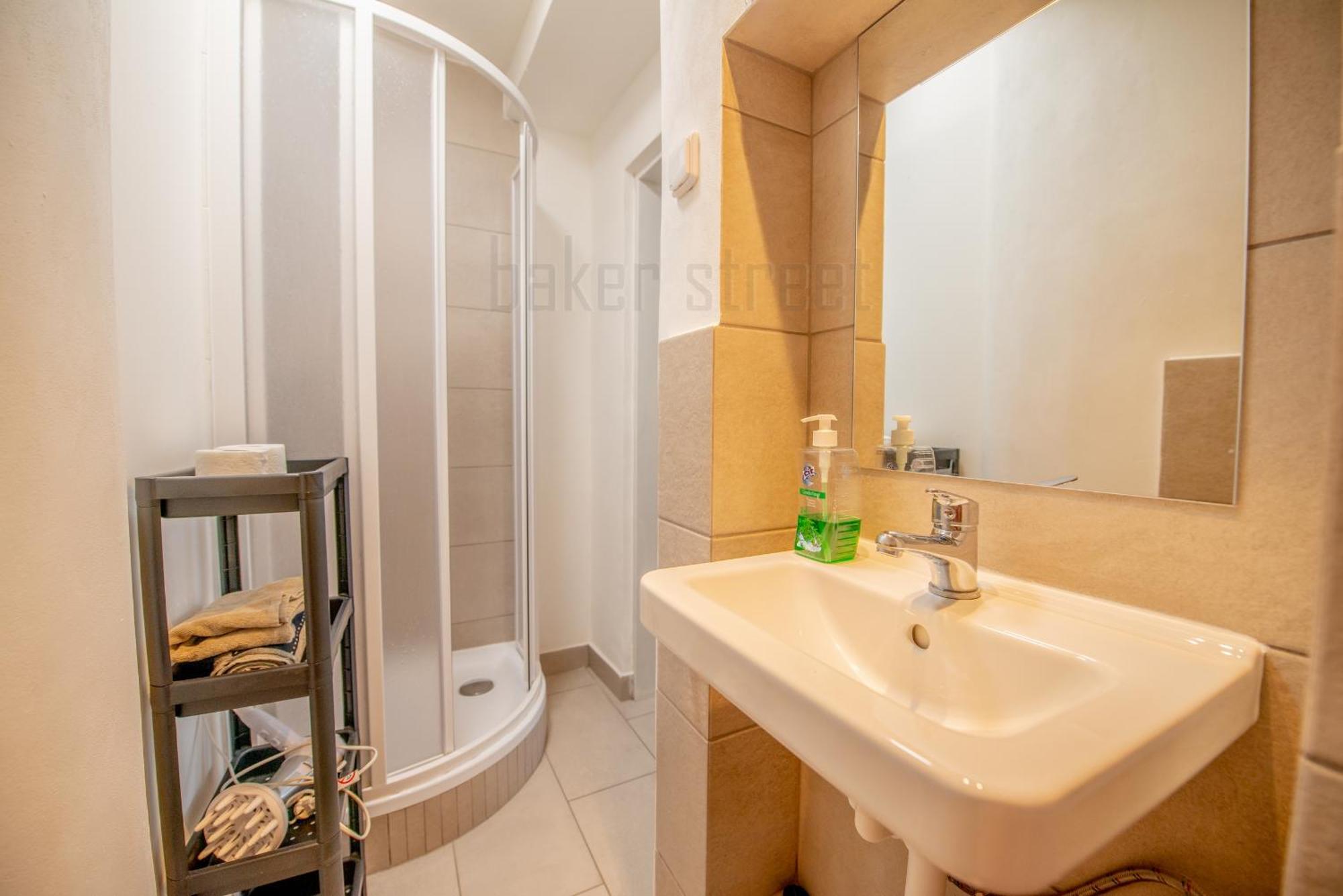Cozy Apartment Close To Palmovka Прага Екстер'єр фото